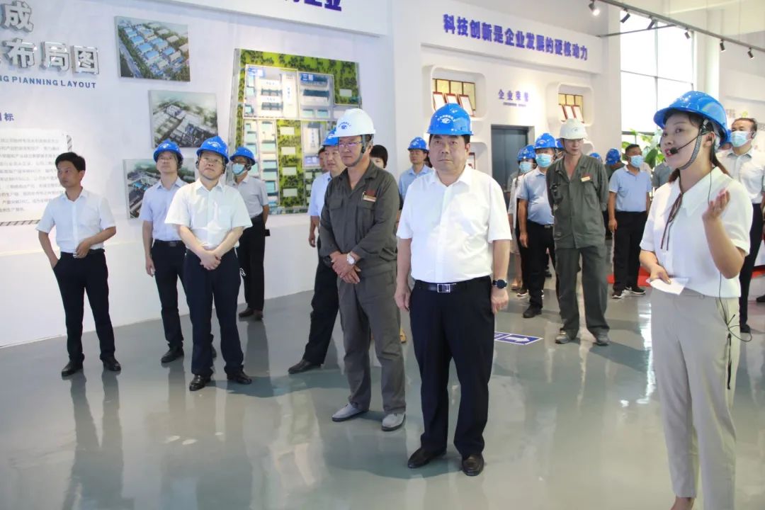 聚焦！全市工業(yè)經(jīng)濟(jì)運(yùn)行暨化工企業(yè)轉(zhuǎn)型發(fā)展現(xiàn)場會在襄城召開